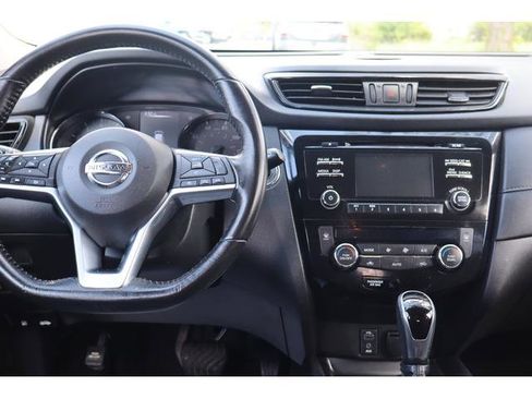 Used 2017 Nissan Rogue SV AWD/4WD image 11