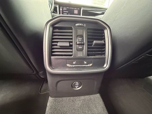 Used 2024 Porsche Macan image 15