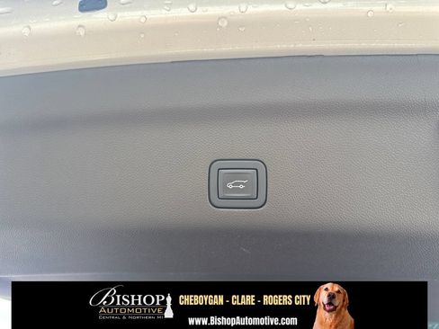 Used 2024 GMC Yukon SLT w/ SLT Luxury Package AWD/4WD image 23