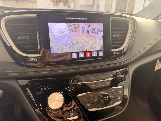 New 2027 Chrysler Pacifica Select w/ Family Tech Group FWD image 28