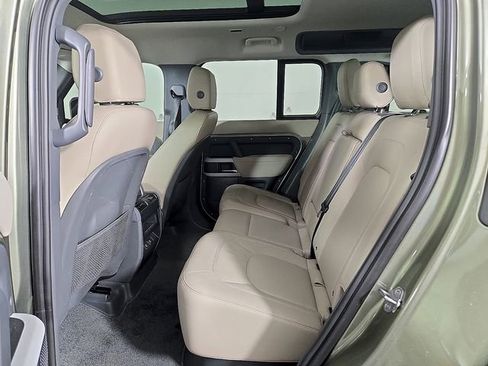 Used 2023 Land Rover Defender 110 S image 11