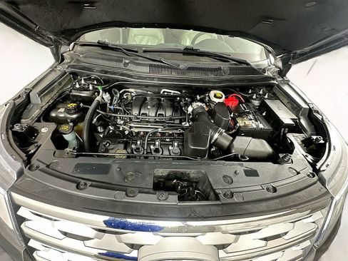 Used 2018 Ford Explorer XLT w/ Equipment Group 202A image 30