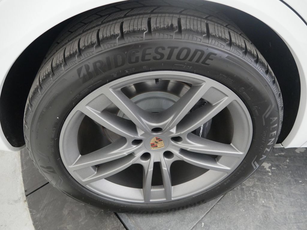 Certified 2026 Porsche Cayenne AWD/4WD image 15