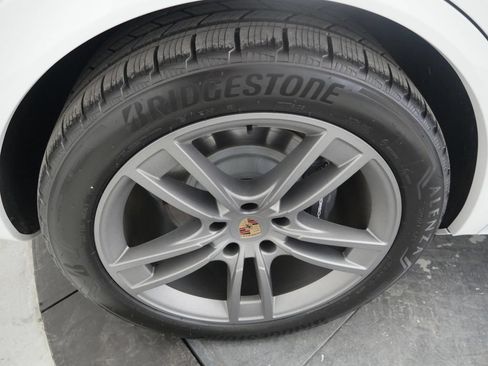 Certified 2026 Porsche Cayenne AWD/4WD image 15