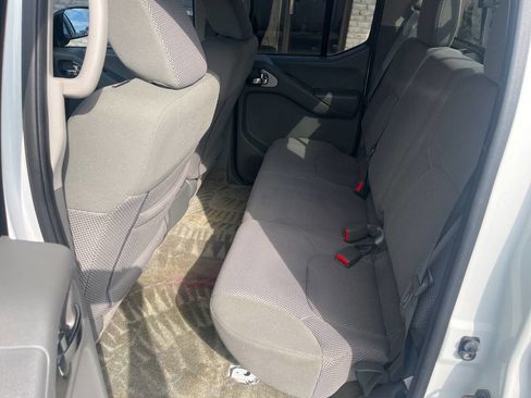 Used 2015 Nissan Frontier SV AWD/4WD image 28