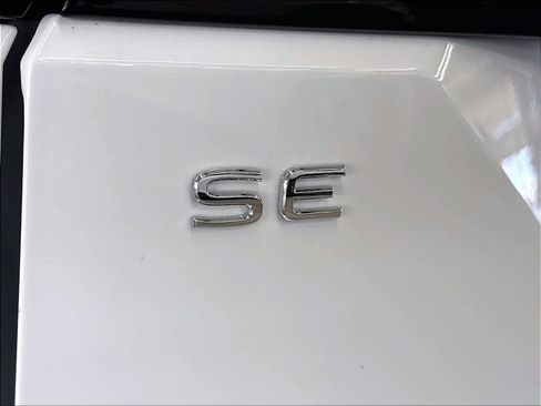 Used 2024 Volkswagen Atlas Peak Edition SE AWD/4WD image 27