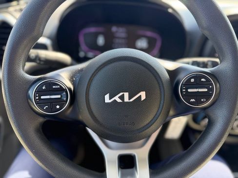 Used 2023 Kia Soul LX FWD image 11