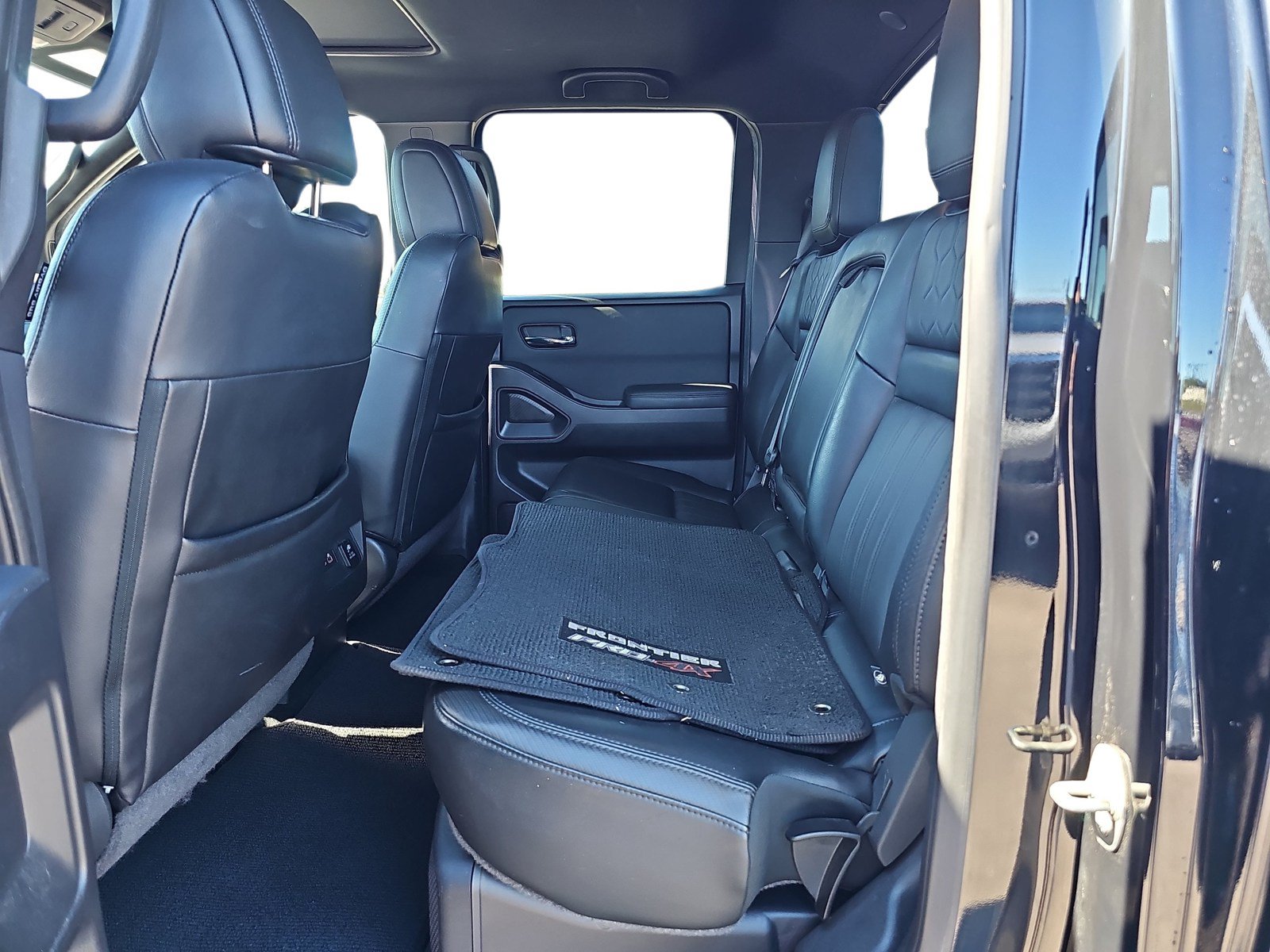 Used 2022 Nissan Frontier PRO-4X w/ Pro-4X Premium Package AWD/4WD image 11