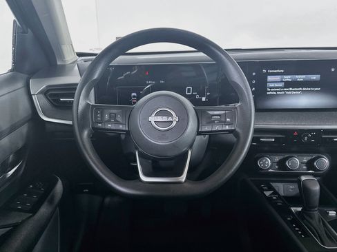 Used 2025 Nissan Kicks SV FWD image 18
