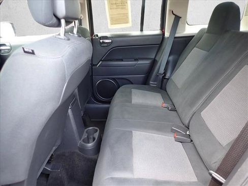 Used 2014 Jeep Patriot Latitude AWD/4WD image 9