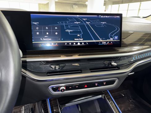 Used 2024 BMW X7 xDrive40i image 25