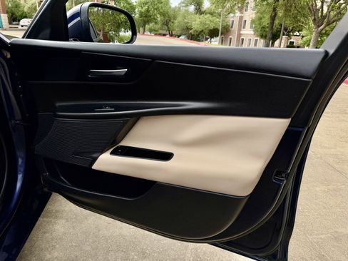 Used 2018 Jaguar XE RWD image 9