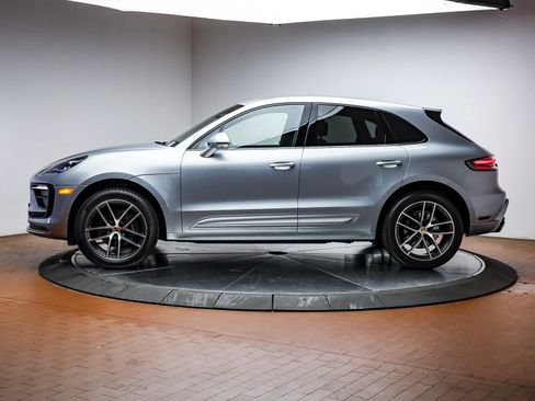 Used 2025 Porsche Macan image 2
