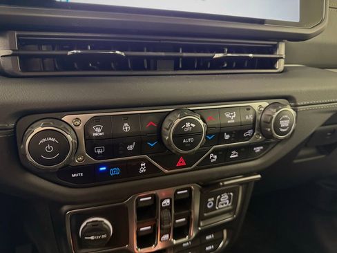 Used 2024 Jeep Wrangler High Altitude image 25