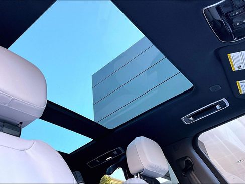 Used 2025 Land Rover Range Rover Sport image 29