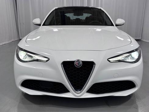 Used 2019 Alfa Romeo Giulia AWD image 2
