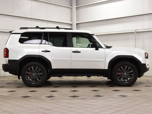 Used 2025 Toyota Land Cruiser image 9