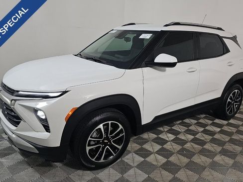 Used 2024 Chevrolet TrailBlazer LT image 1