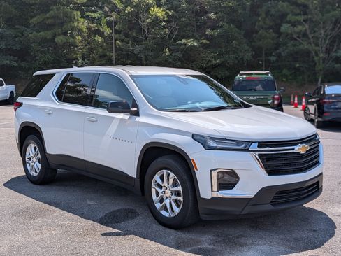 Used 2023 Chevrolet Traverse LS FWD image 11
