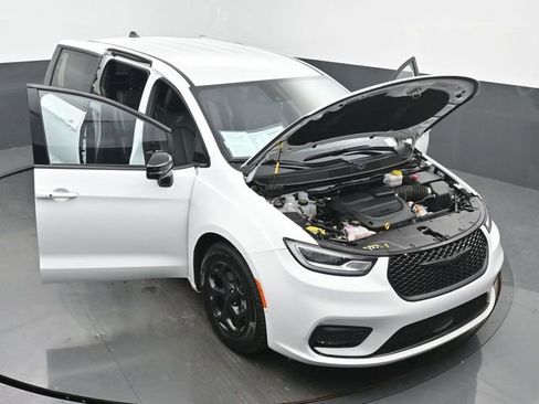 Used 2024 Chrysler Pacifica Limited FWD image 62