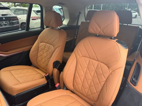 Used 2026 BMW X7 xDrive40i AWD/4WD image 16