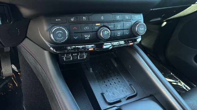 Used 2025 Dodge Durango GT AWD/4WD image 31