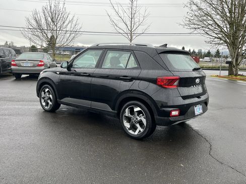Used 2022 Hyundai Venue SEL image 3