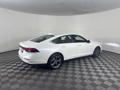 Used 2023 Honda Accord EX image 4