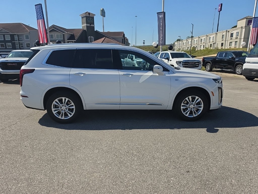 Used 2025 Cadillac XT6 Luxury FWD image 8