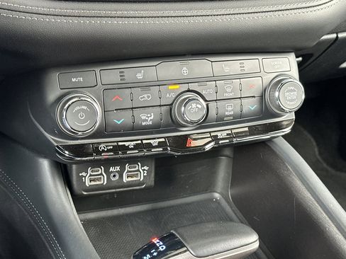 Used 2024 Dodge Durango SXT image 66