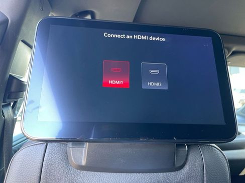 Used 2023 GMC Yukon XL Denali image 15