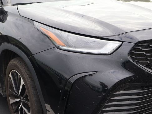 Used 2022 Toyota Highlander XSE FWD image 4