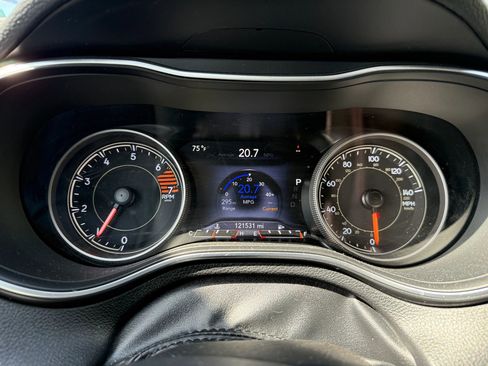 Used 2019 Jeep Cherokee Limited image 19