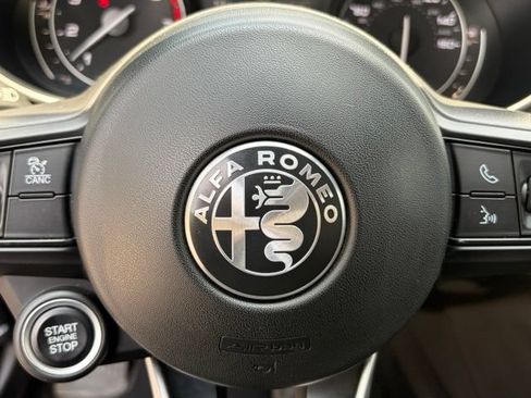 Used 2023 Alfa Romeo Giulia Veloce AWD/4WD image 25