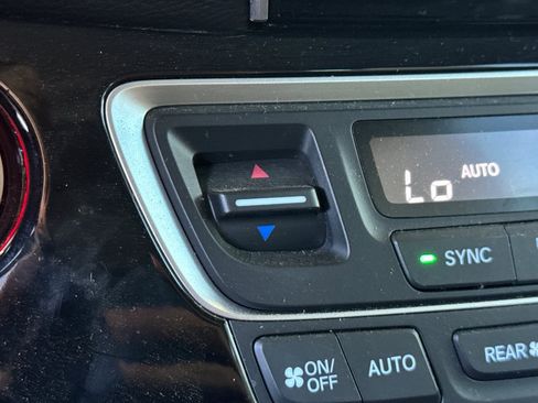 Used 2022 Honda Pilot Touring image 31