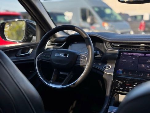 Certified 2022 Jeep Grand Cherokee L Laredo image 23