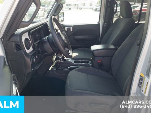 Used 2024 Jeep Wrangler Unlimited AWD/4WD image 6