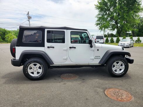 Used 2017 Jeep Wrangler Unlimited Sport w/ Quick Order Package 24S AWD/4WD image 8