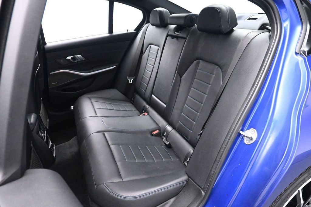 Used 2020 BMW 330i xDrive Sedan w/ M Sport Package AWD/4WD image 15