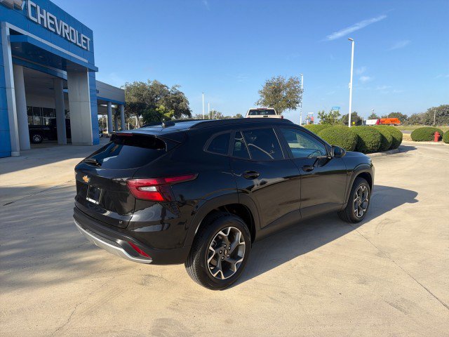 Used 2025 Chevrolet Trax LT FWD image 14
