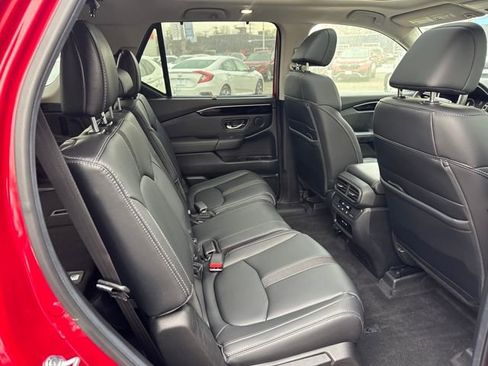 Certified 2025 Honda Pilot Touring image 19