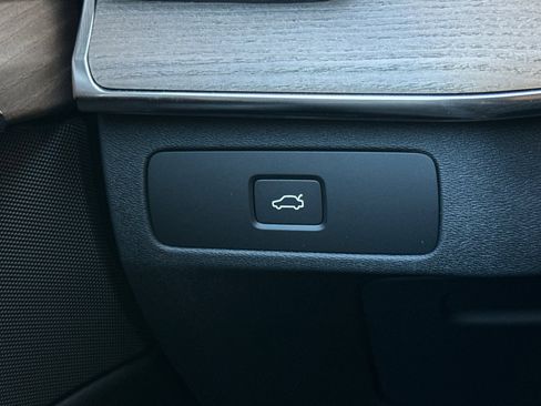 New 2026 Volvo XC90 B5 Plus w/ Protection Package Premier image 33