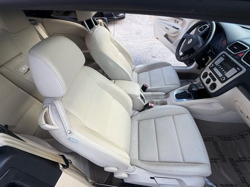 Used 2008 Volkswagen Eos Komfort FWD image 16