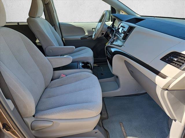 Used 2014 Toyota Sienna LE FWD image 20