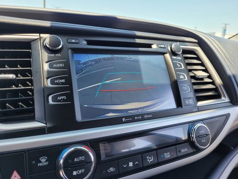 Used 2017 Toyota Highlander XLE AWD/4WD image 18