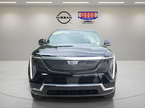 Used 2025 Cadillac Escalade IQ Luxury 2 w/ LPO, Premium Carpet Package AWD/4WD image 6