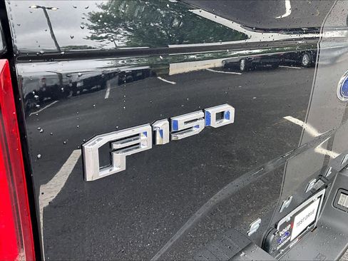 Used 2017 Ford F150 Lariat w/ Equipment Group 502A Luxury AWD/4WD image 31