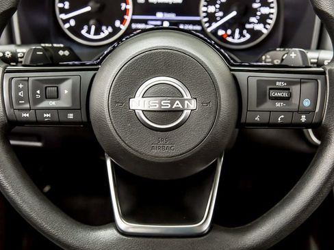 Used 2023 Nissan Rogue SV image 24