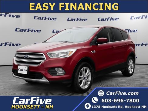 Used 2017 Ford Escape SE w/ SE Cold Weather Package AWD/4WD image 1