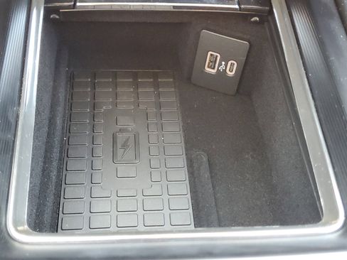 New 2025 Lincoln Corsair Reserve w/ Equipment Group 202A image 24